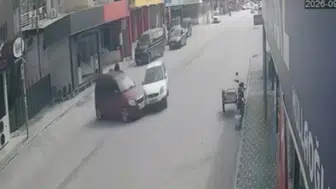 Osmaniye'de trafik kazası : İki otomobil çarpıştı, 2 yaralı