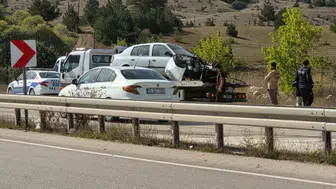 Kastamonu'da otomobil elektrik direğine çarptı: 2 yaralı