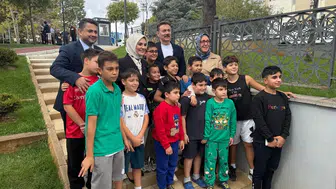 Aile ve Sosyal Hizmetler Bakanı Göktaş "Türkiye Yüzyılı Buluşmaları" kapsamında Bahçelievler'de esnaf ve vatandaşla buluştu