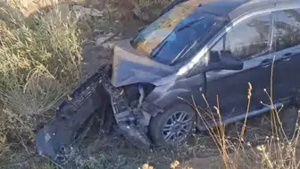 Hakkari'de iki ticari araç çarpıştı : 4 yaralı