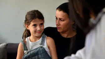 11 yaşındaki Ayşegül biyonik kulağına kavuştu