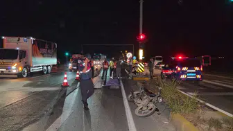 Antalya'da otomobil ile motosiklet çarpıştı : 1 ölü, 1 yaralı