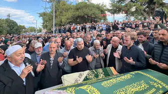 Bursa'daki kazada ölen anne ve 3 yaşındaki kızı defnedildi