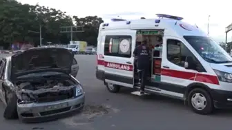 Malatya-Ankara kara yolunda iki otomobil çarpıştı: 3 kişi yaralandı
