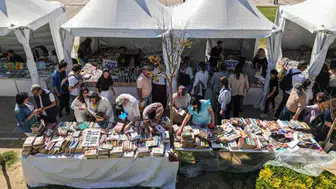 8. İzmir Kitap Fuarı kapılarını kitapseverlere açtı
