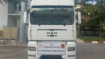 Kırşehir'de şasesi değiştirilmiş tır yol kontrolünde yakalandı: 3 gözaltı