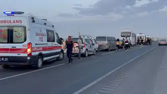 Aksaray'da kum fırtınası zincirleme kazaya neden oldu : 16 yaralı