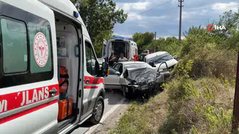 Tosya’da kamyonet ile otomobil kafa kafaya çarpıştı : 4 yaralı