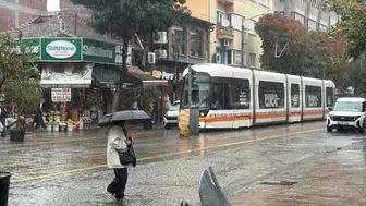 Eskişehir’de sağanak etkili oldu : Hava sıcaklığı hissedilir derecede düştüEskişehir