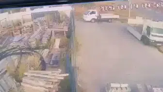 Eskişehir'de el frenini çekmediği kamyonetin altında kalan sürücü hayatını kaybetti