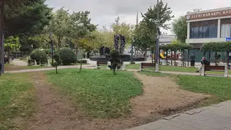 Bayrampaşa'da polisten kaçan iki şüpheli tabancayı çocuklara saklattı