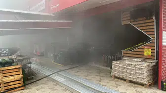 Kocaeli Körfez'de market yangını