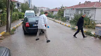Otomobilinden indikten sonra yere düşen adam hayatını kaybetti