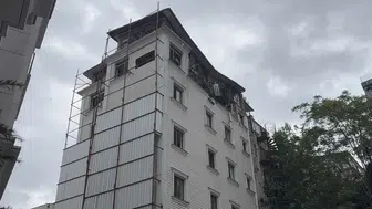 Fatih'te yıkım kararı bulunan ve tahliye edilen otel binası çöktü