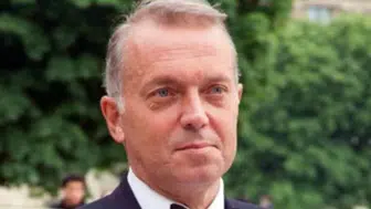 Türkiye'nin Medya ve Siyaset Dünyasında Cem Uzan Kimdir ve Nerelidir?