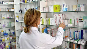 Genç eczacılar için büyükşehirlerde eczane açmak neden imkansız hale geliyor?