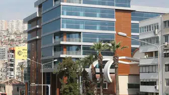 Bayraklı Belediyesi soruşturması: Eski başkan Sandal dahil 22 kişi tutuklandı