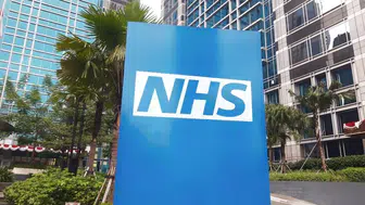 İngiltere'nin sağlık sistemi NHS nasıl çalışıyor ve dünyaca ünlü olmasının nedenleri nelerdir?