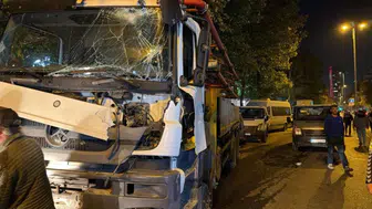 El frenini çekmeyi unuttuğu iddia edildi! Beton pompası 7 araca çarptı