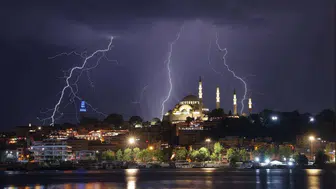 Şimşekler geceyi gündüze çevirerek Samsun'u aydınlattı mı ?