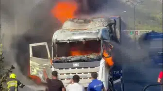 Denizli'de Seyir Halindeki Tırda Yangın Neden Çıktı ve Ne Oldu?