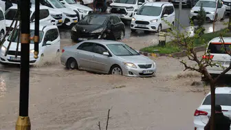 Cizre'de şiddetli yağış neden trafiği kilitledi ve araç kuyrukları oluştu?