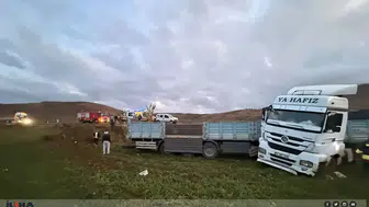 Van'da Kontrolden Çıkan Tır Tarlaya Girdi Mi? Yaralılar Var!