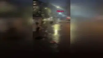 İstanbul'da Şiddetli Sağanak Hayatı Felç Etti: Vatandaşlar Mahsur Kaldı