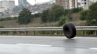 Kuzey Marmara Otoyolu'nda Tırdan Kopan Lastik Dehşet Saçtı
