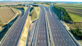 İngiltere'deki M6 Toll Otoyolunda 2,5 Milyon Aşk Romanı Kullanıldı