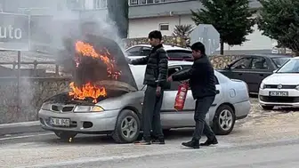 Besni'de Seyir Halindeki Otomobil Alevlere Teslim Oldu