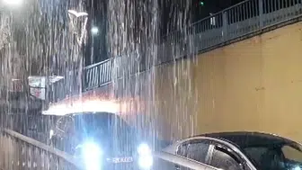 İstanbul Pendik'te Sağanak Yağış Ulaşımı Felç Etti