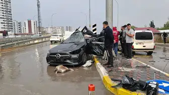 Yön Tabelasının Direğine Çarpan Otomobilin Sürücüsü Canından Oldu