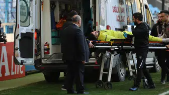 Yeşil sahada korku dolu anlar: 90. dakikada kalp krizi geçiren futbolcunun durumu nedir?