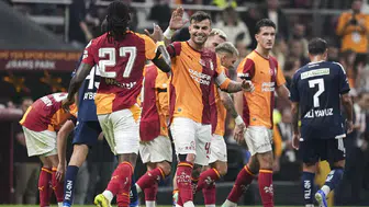 10 kişi Galatasaray, Kasımpaşa'yı son dakikalarda devirdi