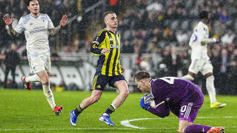 Fenerbahçe, Aston Villa'ya Karşı Neden Bu Kadar Farklı Bir Mağlubiyet Aldı?