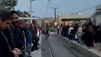 İstanbul'da Tramvay Arızası Ulaşımı Felç Etti