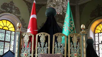 Emir Sultan kimdir, aslen nereli? Soyu kime dayanıyor, hangi padişahın damadı, türbesi nerede?