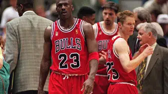 Michael Jordan’ın 1998 NBA Finalleri’nde giydiği forması 14 milyon dolara satıldı