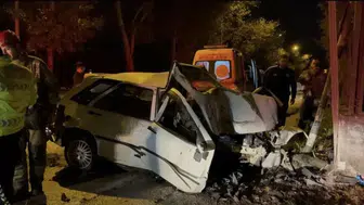 Bursa'da feci kaza ! Otomobil duvara çarptı, sürücü ağır yaralandı