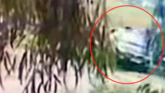 Hatay'da tren otomobili metrelerce sürükledi! Anne hayatını kaybetti, oğlu yaralı