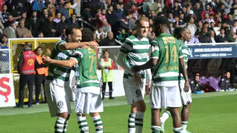 Bursaspor deplasmanda 4 golle kazandı: Liderliğe yükseldi