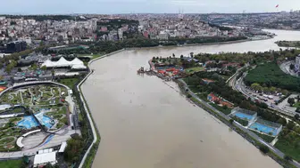 İstanbul'da Sağanak Sonrası Haliç'in Rengi Kahverengiye Döndü