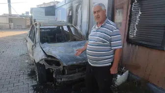 Hatay'da konteyner kentte otomobil yandı