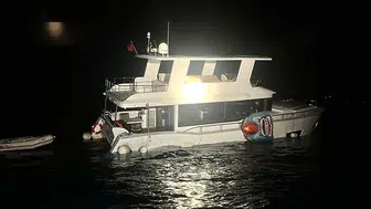 Ayvacık açıklarında su alan teknedeki iki kişi kurtarıldı