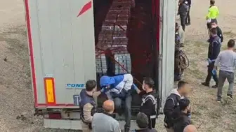 Gelibolu'da tır dorsesine gizlenen 5 kaçak göçmen nasıl yakalandı ?