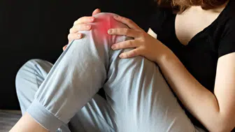 Uykudan Fırlatan Şiddetli Bacak Krampları Neden Oluyor? 5 Kritik Hastalık Belirtisi Olabilir