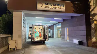 İnşaatta demir çubuğun üzerine düşen işçi yaralandı​