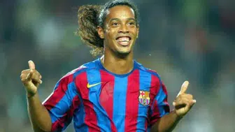 Ronaldinho, 11 Yıl Aradan Sonra Futbol Sahalarına Dönüyor Mu?