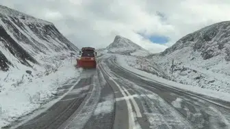 Van'da Kış Mesaisi Başladı: 3 Bin Rakımlı Karabet Geçidi Beyaza Büründü